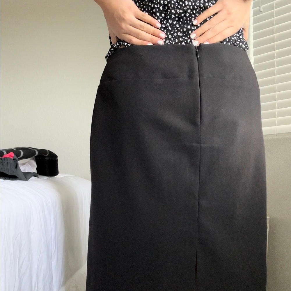 Black Liz Claiborne Skirt - Picture 2 of 6